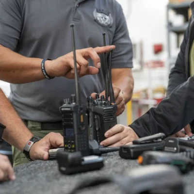 راهنمای کامل نگهداری تجهیزات بی‌سیم دستی، خودرویی و ثابت